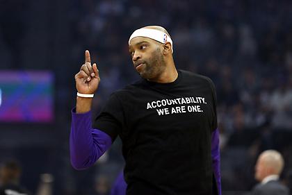 Αποσύρουν τη φανέλα του Βινς Κάρτερ οι Νετς