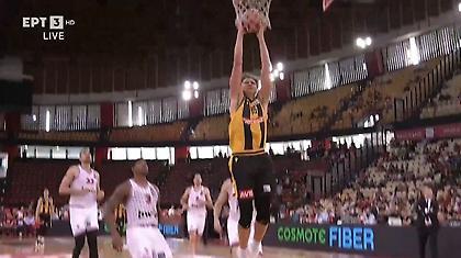 Έστειλε την ΑΕΚ με προβάδισμα στο ημίχρονο με φοβερό κάρφωμα ο Κουζμίνσκας