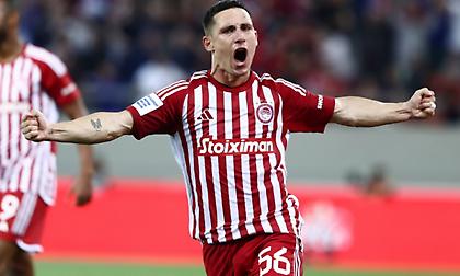 Σταματέλος: «Δεν ήταν αποχαιρετισμός από τον Ποντένσε - Εκμεταλλεύθηκε την τριάδα στο κέντρο χθες ο Ολυμπιακός»