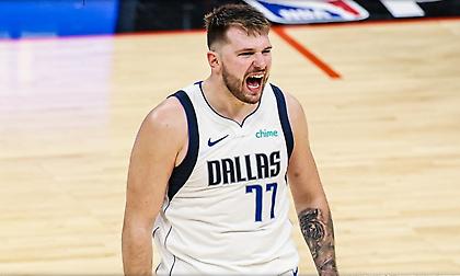 Άλωσαν την Οκλαχόμα με «όργια» Ντόνσιτς και απέχουν μια νίκη από τους τελικούς οι Μάβερικς