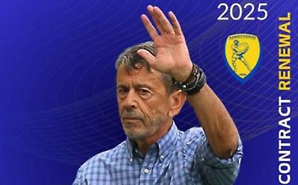 Παραμένει στον Παναιτωλικό ο Πετράκης