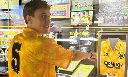 Πήγε στο μουσείο της ΑΕΚ με φανέλα Σαμπανάτζοβιτς που… άρπαξε ο πατέρας του στην Τούμπα στο πρωτάθλημα του 1992!