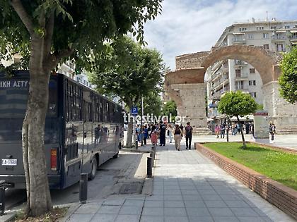 Θεσσαλονίκη: Σε αστυνομικό κλοιό η Καμάρα ενόψει της συγκέντρωσης οπαδών του ΠΑΟΚ