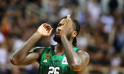 Ένταση με Λεσόρ και οπαδό του ΠΑΟΚ που τον έφτυσε