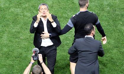 Τα… φιλάκια του Λουτσέσκου και η ένταση στο φινάλε του Άρης-ΠΑΟΚ