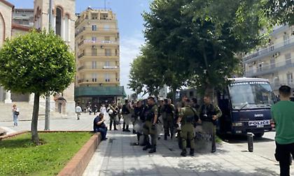 Μπλόκο της αστυνομίας στην Καμάρα με κλούβες και αύρα - Πλημμύρισαν με οπαδούς του ΠΑΟΚ παραλιακή και Μακεδονία Παλάς!