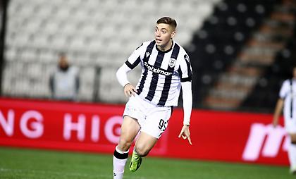 Eπικός Τζίμας: «Aύριο δίνω πληροφορική στο σχολείο, έχω διαβάσει, αλλά πρώτα γιορτάζουμε»!