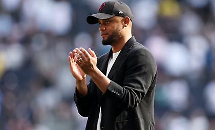 Εμπλέκουν την Μπάγερν με Κομπανί - «Όχι, ευχαριστούμε, έχουμε στόπερ», σχολίασε ο Χένες