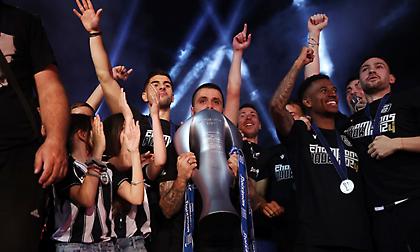 Η Θεσσαλονίκη δεν κοιμήθηκε: Ατελείωτο πάρτι στη συμπρωτεύουσα για τον πρωταθλητή ΠΑΟΚ