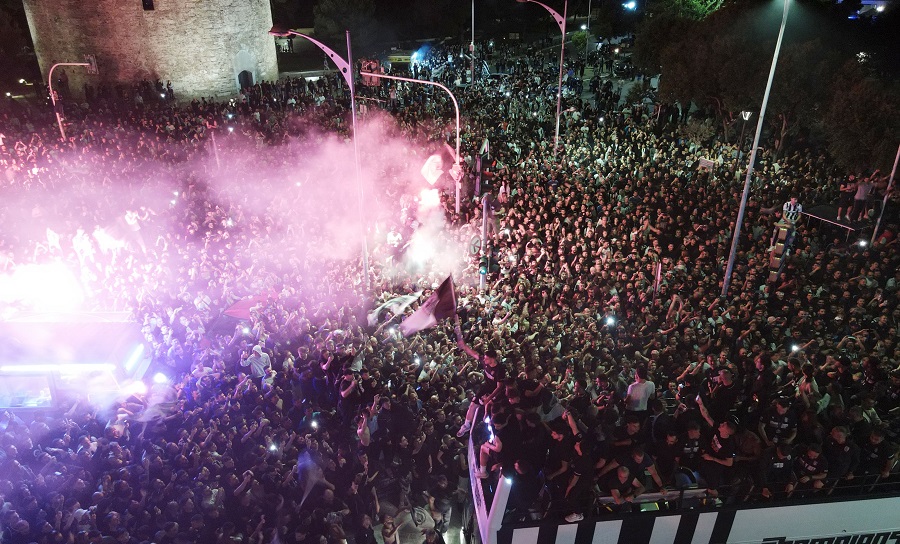 ΠΑΟΚ: Ατελείωτο πάρτι στη Θεσσαλονίκη για τον πρωταθλητή