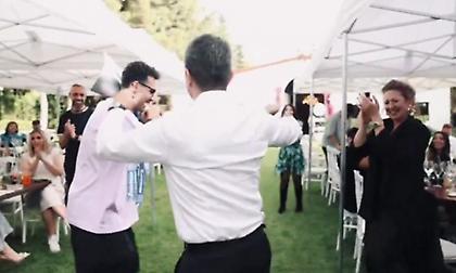 Έπος: Ο Λουτσέσκου χόρεψε viral ρουμάνικο τραγούδι με την κούπα στα χέρια!