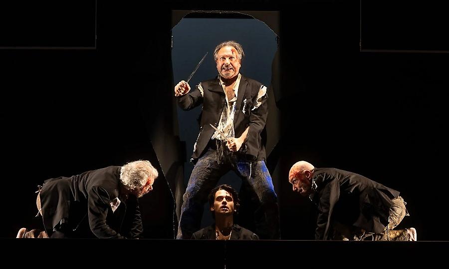 Συν & Πλην: «Περιμένοντας τον Γκοντό» στη Στέγη