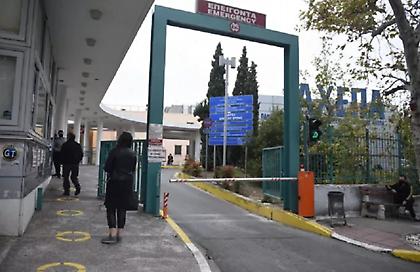 Καδρόνια από πολυκατοικία έπεσαν πάνω σε δύο διερχόμενες γυναίκες στη Θεσσαλονίκη