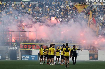 Ντόπες από τον κόσμο του Άρη και μήνυμα… τίτλου στην ανοιχτή προπόνηση