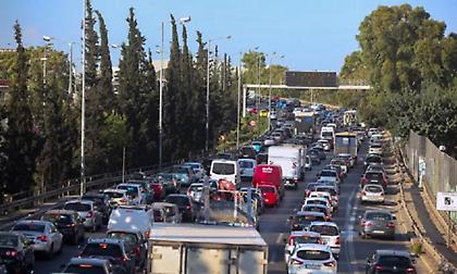Αυξημένη η κίνηση στους δρόμους - Καθυστερήσεις σε Κηφισό, Κηφισίας και παραλιακή