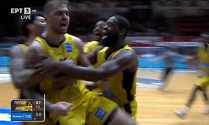 Έπος: Το αδιανόητο τρίποντο νίκης του Τολιόπουλου σχεδόν χωρίς να βλέπει το καλάθι!