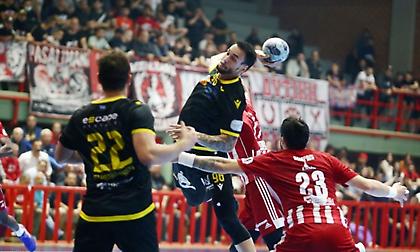 «Μόνο μία ομάδα στην Ελλάδα»: Η ανάρτηση του Λέμος με το τρεμπλ της ΑΕΚ μετά την απώλεια του Ολυμπιακού από τη Βαλούρ