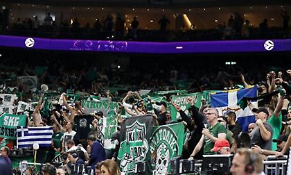 Μαγική ατμόσφαιρα από τους οπαδούς του Παναθηναϊκού ενώ παίζει ο Ολυμπιακός!