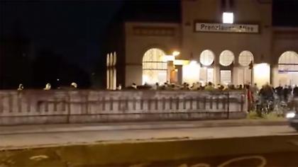 Βίντεο: Η στιγμή της συμπλοκής οπαδών Ολυμπιακού και Παναθηναϊκού σε σταθμό μετρό στο Βερολίνο