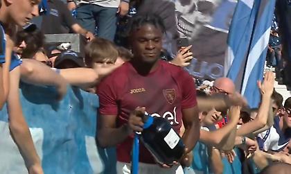 Έπος: Ο Ζαπάτα επέστρεψε ως αντίπαλος στο Μπέργκαμο και οι οπαδοί του δώρισαν μια νταμιτζάνα κρασί!