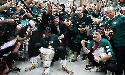 Τρελό γλέντι στα αποδυτήρια του Παναθηναϊκού με... μπουγέλα και σαμπάνιες!