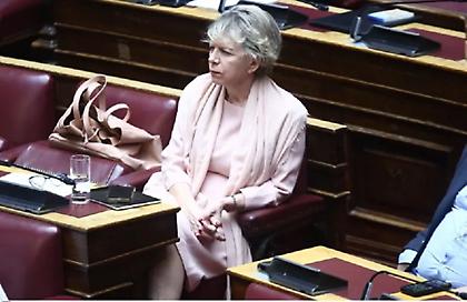 Αγωγή κατά του πρωθυπουργικού γραφείου κατέθεσε η Έλενα Ακρίτα