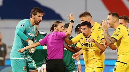 «Γλίτωσε» και τρίτη αποβολή ο Άρης – Ο Οντουμπάτζο έβρισε τον Διαμαντόπουλο