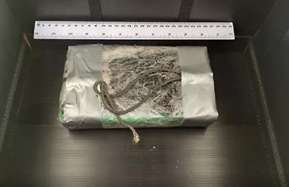 Eντοπίστηκε στον Πειραιά νέο φορτίο με 110 κιλά κοκαΐνης μέσα σε κιβώτια με... καλαμαράκια