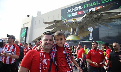 Στη Νέα Φιλαδέλφεια ο πρώτος συρμός με φίλους του Ολυμπιακού - Αρκετός κόσμος ήδη έξω από την OPAP Arena
