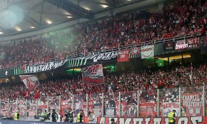 «Είσαι στο μυαλό κάτι μαγικό» και τρομερή  ατμόσφαιρα από σχεδόν 20.000 φίλους του Ολυμπιακού στην OPAP Arena