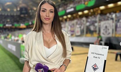 Η εντυπωσιακή ρεπόρτερ της Φιορεντίνα, Ροσέλα Πετρίλο, στην OPAP Arena!