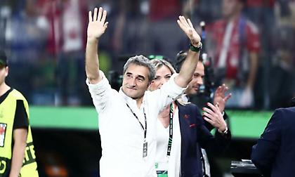 Εκκωφαντική αποθέωση για Βαλβέρδε: «Συγκινημένος από την αγάπη του κόσμου του Ολυμπιακού»