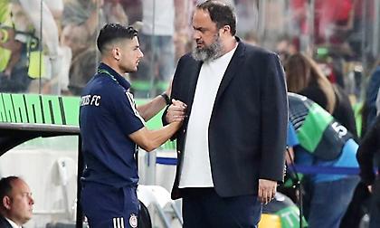 Στον αγωνιστικό χώρο της OPAP Arena ο Μαρινάκης, επισκέφτηκε τους παίκτες του Ολυμπιακού