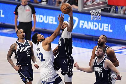 Τάουνς και Έντουαρντς κράτησαν ζωντανούς τους Τίμπεργουλβς