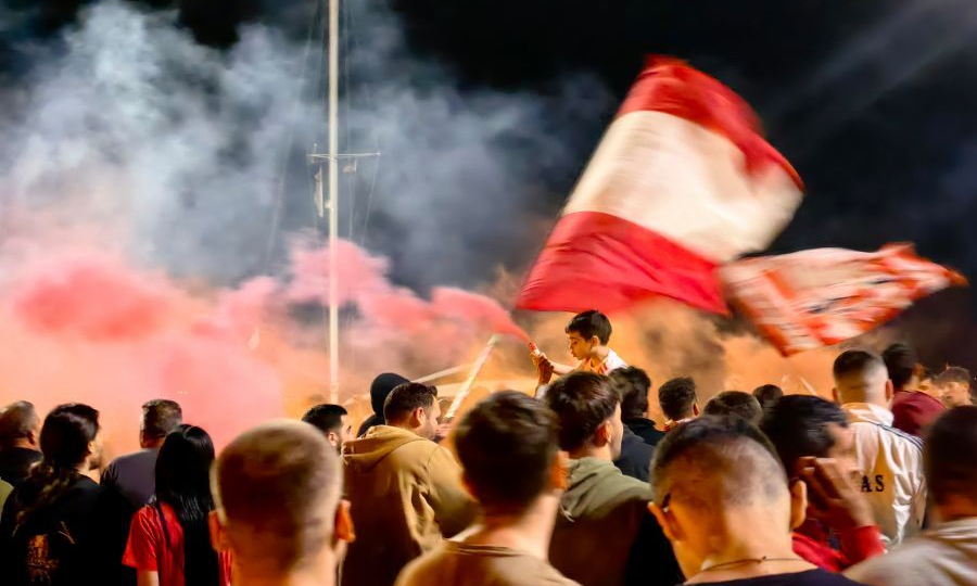 Ολυμπιακός: Έξαλλοι πανηγυρισμοί σε όλη την Ελλάδα για την κατάκτηση της ευρωπαϊκής κούπας