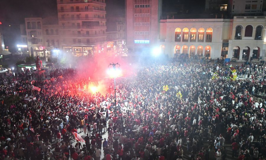 Ολυμπιακός: Έξαλλοι πανηγυρισμοί σε όλη την Ελλάδα για την κατάκτηση της ευρωπαϊκής κούπας