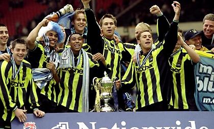 Πώς αλλάξαν οι καιροί: Σαν σήμερα η Μάντσεστερ Σίτι ανέβηκε στη Β' κατηγορία με δύο γκολ μετά το 90'!