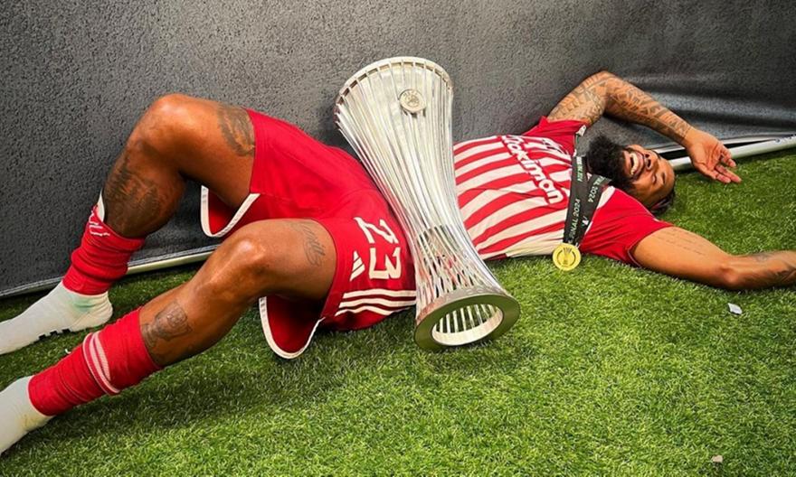 Ολυμπιακός: To πρωινό ποστάρισμα μετά την κατάκτηση του Conference League