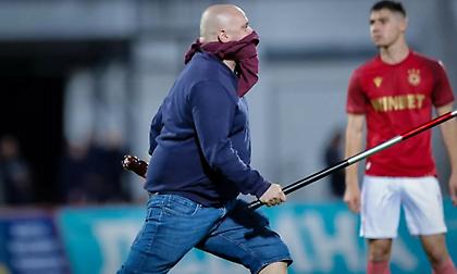 Τρομερά επεισόδια στη Βουλγαρία: Οπαδοί εισέβαλαν με ρόπαλα στο γήπεδο!