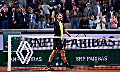 Ξεπέρασε με άνεση το εμπόδιο του Ζανγκ και προκρίθηκε τον τέταρτο γύρο του Roland Garros ο Τσιτσιπάς!