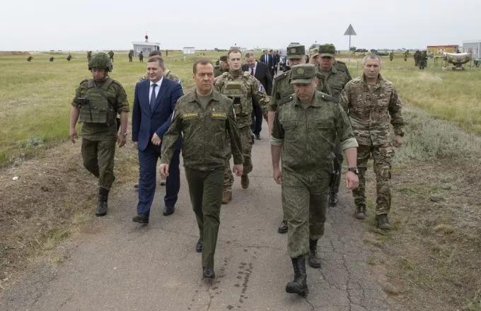 Μεντβέντεφ: Πάμε για πυρηνικό πόλεμο - Δεν μπλοφάρουμε