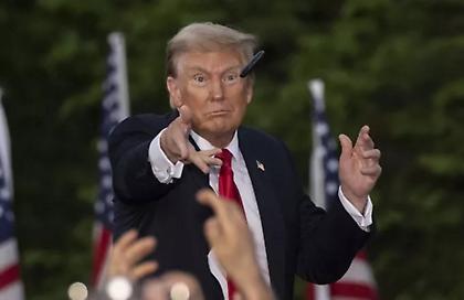 Μετά την καταδίκη του, ο Τραμπ παρουσιάζει τον εαυτό του σαν «πολιτικό κρατούμενο» για να συγκεντρώσει κεφάλαια