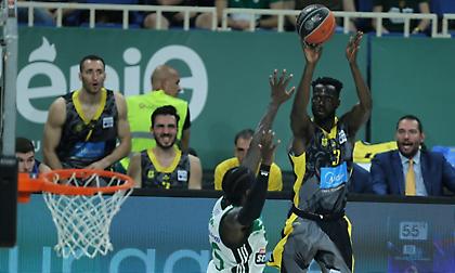 Πρόβλημα με Σανόγκο στον Άρη, αμφίβολος για το Game 2 με Παναθηναϊκό