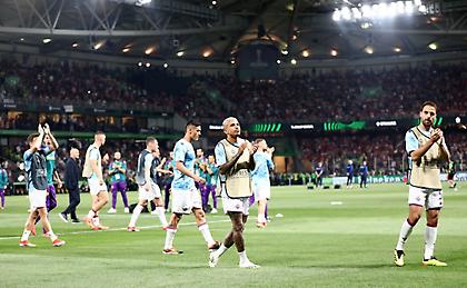 «Τι ομάδα ηλιθίων είναι αυτή»: Τρελό κράξιμο στη Φιορεντίνα από τους οπαδούς στο ματς με την Αταλάντα!