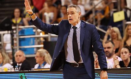 Καστρίτης: «Υποκλίνομαι στους παίκτες, βγάζω το καπέλο στον κόσμο μας»