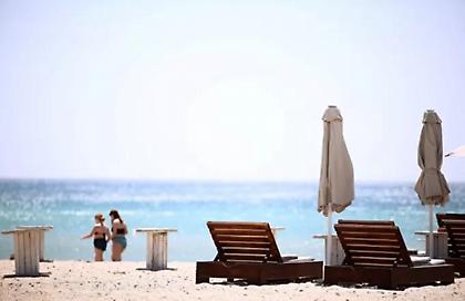 «Καυτές» τιμές για μία ξαπλώστρα σε Ανάβυσσο, Πόρτο Ράφτη και Βουλιαγμένη - Πόσο πάει η είσοδος και τα σετ