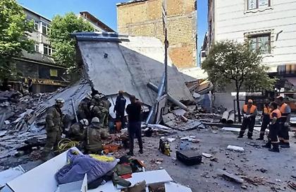 Κατάρρευση κτιρίου στην Κωνσταντινούπολη - Εγκλωβισμένοι κάτω από τα συντρίμμια - Βίντεο