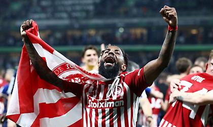 «Τρελαμένος» Ροντινέι, έκανε τατουάζ την κούπα του Conference!