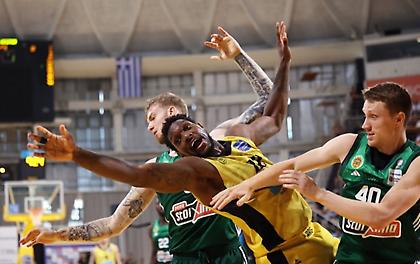 Ντε Σόουζα: «Εκνευριστικό να προσπαθώ να κάνω την δουλειά μου και οι διαιτητές να μην με αφήνουν»