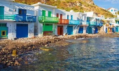 Δύο κυκλαδονήσια πρώτα για εναλλακτικές διακοπές, σύμφωνα με τη Mirror